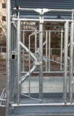 Kerbl Viereckraufe Standard mit Selbstfangfressgitter für hornlose Rinder